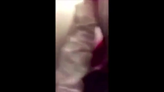 业余少女莱利的小胸部和屁股展示