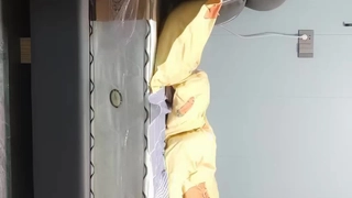 真实约操青白江长发护士小姐姐，无套，中途拿出来叫她口，最后射嘴巴里