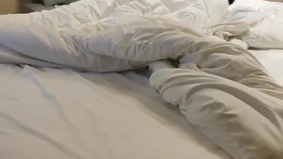 熟女诱惑她的儿子朋友参加热辣的三人行
