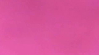 大学女孩用特写镜头给了一个懒散的口交