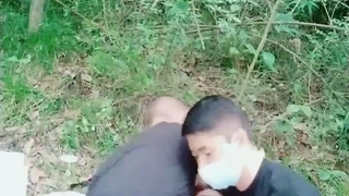 中国电子信息产业集团管道维修工小伙接单上门维修水管，进门被独居少妇勾引在客厅就开干！