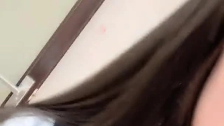 小巧的妻子Ariana给她的男人口交