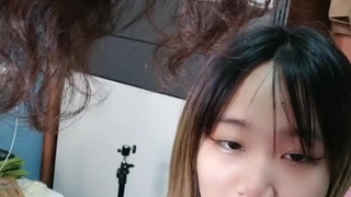 吉利老婆第一次乳交