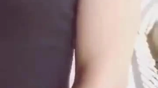 爸爸和继女参与禁忌的传教士姿势