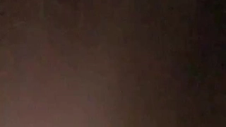 POV比基尼少女用嘴和手接受大鸡巴
