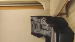 黑鬼猛草白嫩妹子，大力抽插爽的飞起，小娘们身材真不错操的真带劲