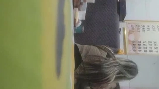 大学学生与房东的一对一宿舍变成了粗暴的性爱